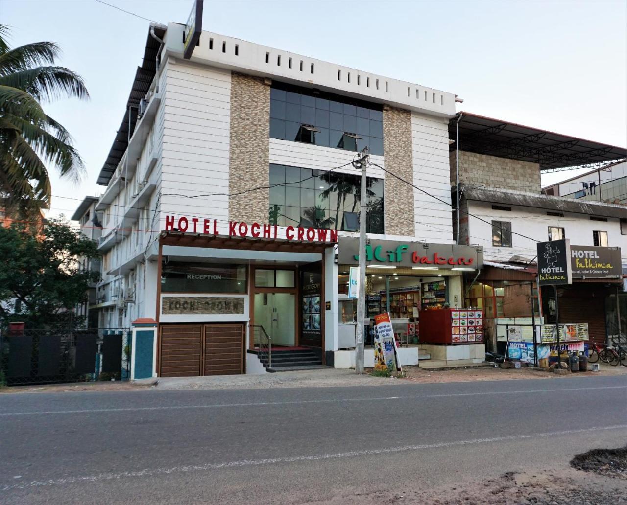 Hotel Kochi Crown Экстерьер фото