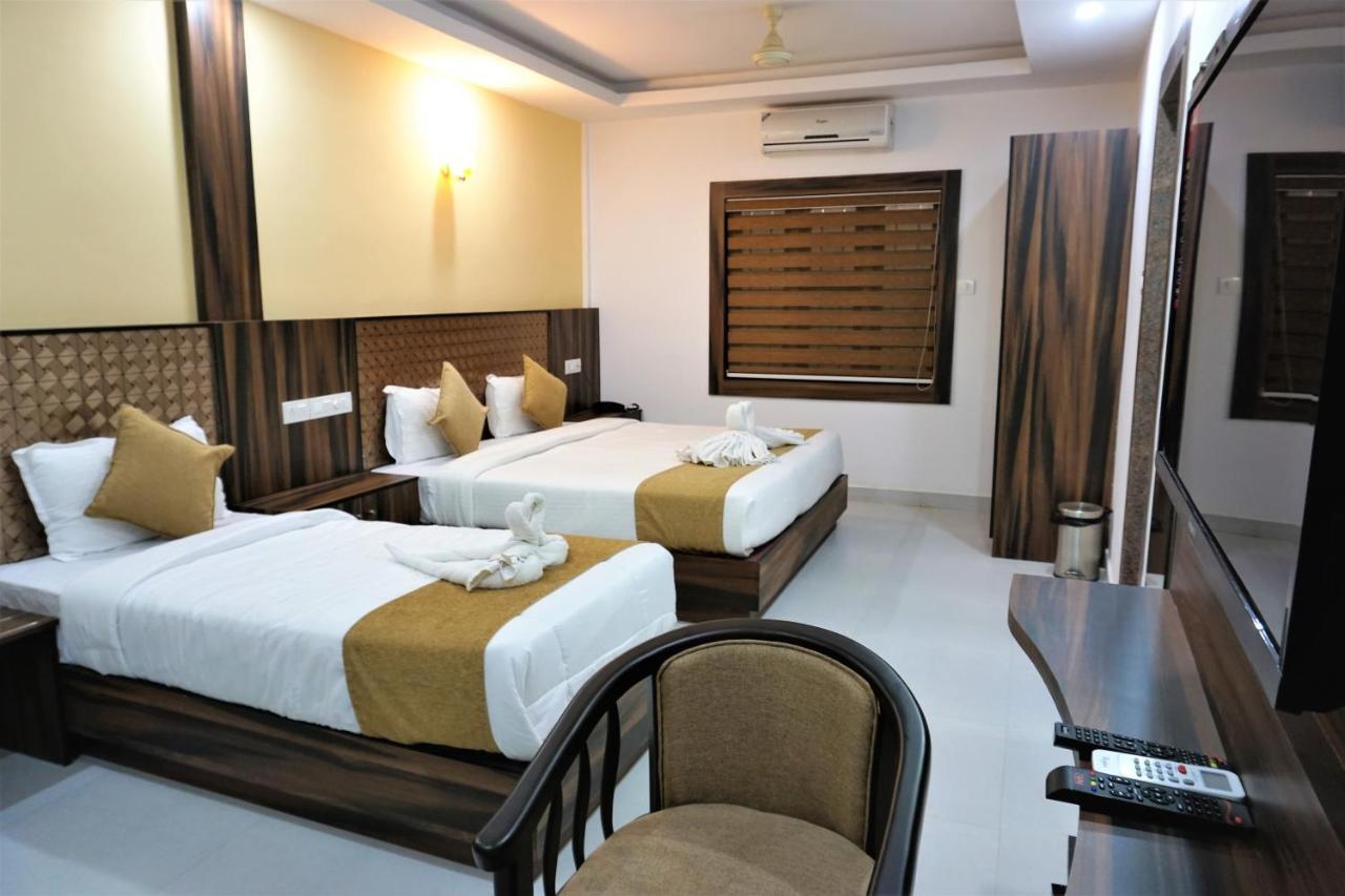 Hotel Kochi Crown Экстерьер фото
